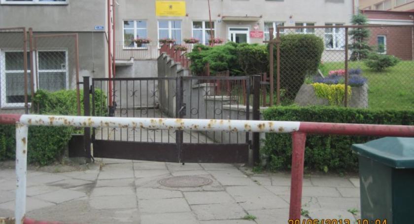 Leźno. Plac zabaw zamknięty na cztery spusty