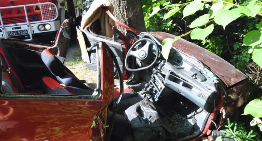 Ręboszewo. Daewoo w drzewo - młody kierujący poważnie ranny