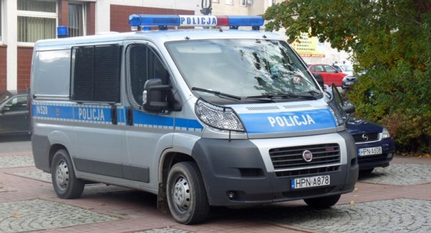 Mściszewice. Zabawa się skończyła, więc zniszczyli namiot