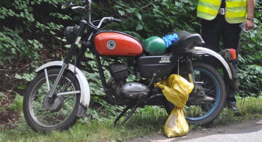 Kartuzy-Grzybno. Samochód potrącił motocyklistę i uciekł