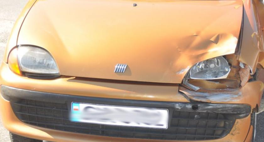 Sierakowice. Fiatem w motorowerzystę 