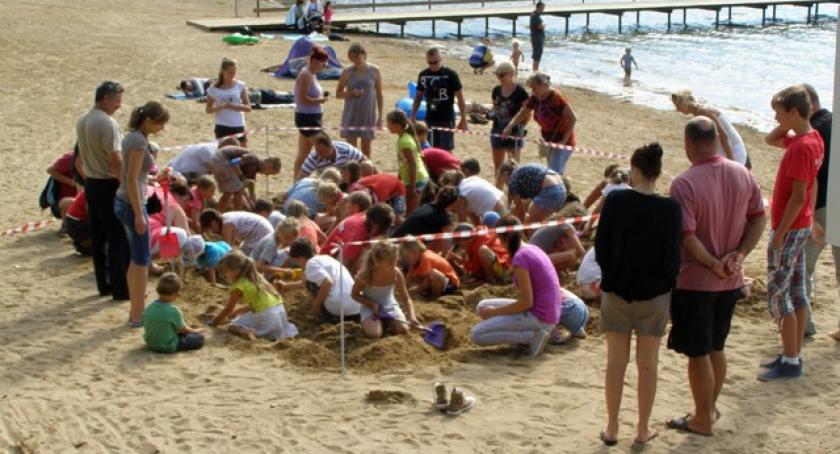 Chmielno. Przeczesywali plażę w poszukiwaniu skarbów