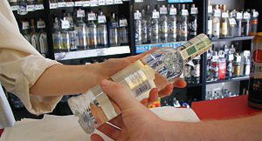 Sprzedała nieletnim alkohol