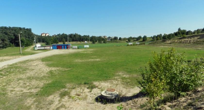Żukowo. Boiska, bieżnia i budynek sportowy