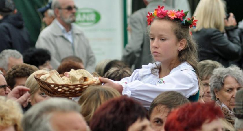 Lubań. Rolnicy z całego województwa dziękowali za plony. XVI Kaszubska Jesień Rolnicza za nami