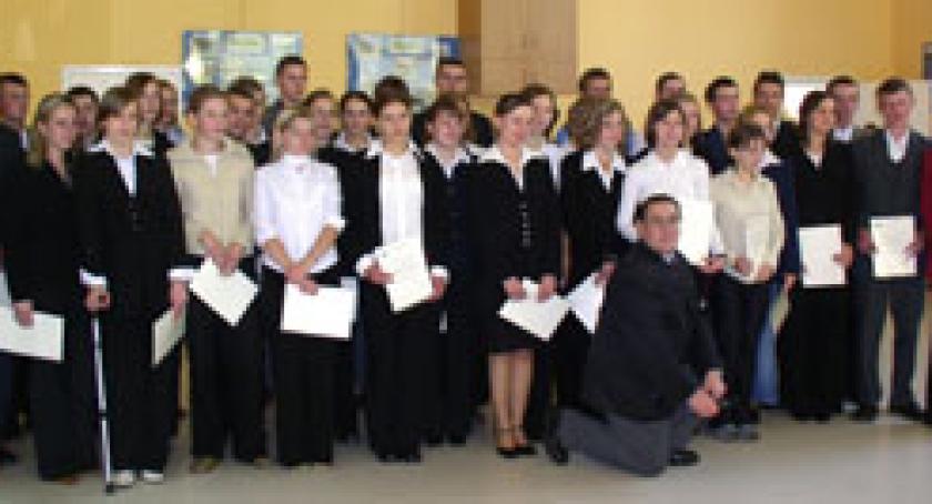 Stypendia dla najlepszych 38 uczniów
