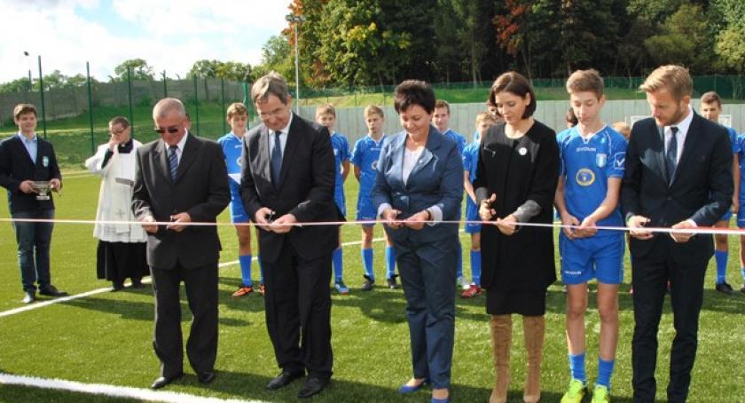 Kartuzy. Minister Mucha otworzyła boisko treningowe Cartusii 