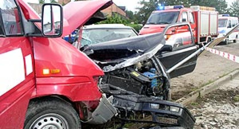 Piętnaście osób ucierpiało w wypadku w Borowie