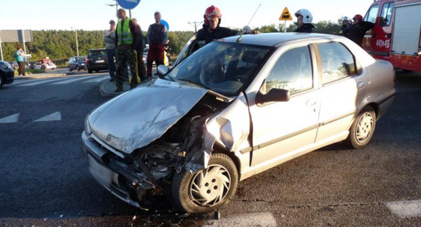 Borowo. Wypadek na krzyżówce - kobieta odwieziona do szpitala