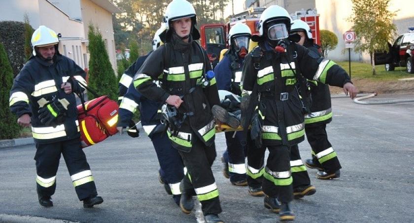 Kamienica Królewska. Pożar magazynów rezerw materiałowych - siedem osób rannych, jedna ofiara śmiertelna