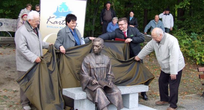 Figury Asesora i Rybaka odsłonięte w święto Kartuz
