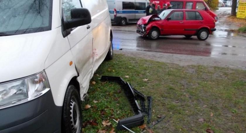 Banino. VW T5 wymusił pierwszeństwo i zderzył się z golfem