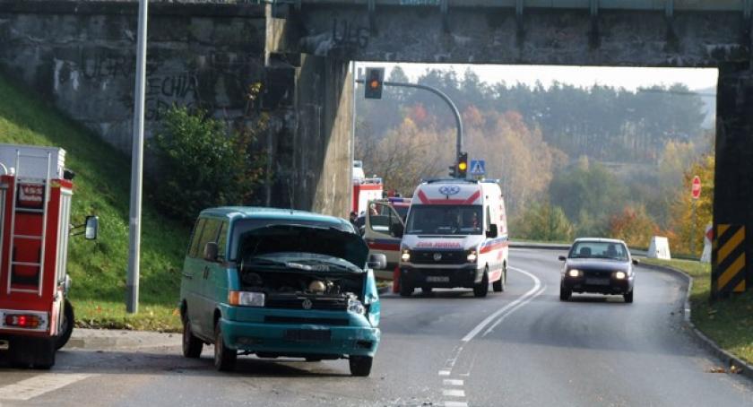 Borkowo. Zderzenie dwóch samochodów - poszkodowana kobieta z dzieckiem