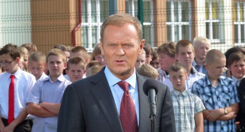 Banino. Premier wmuruje 
