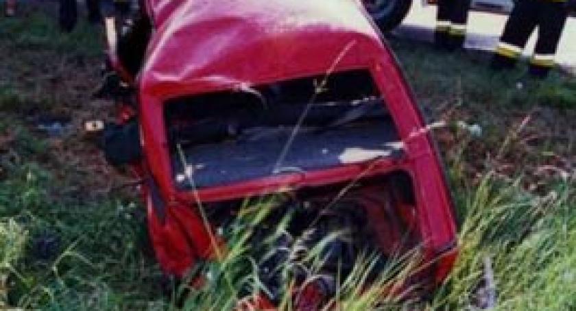 Maluch i vw wylądowały w rowie