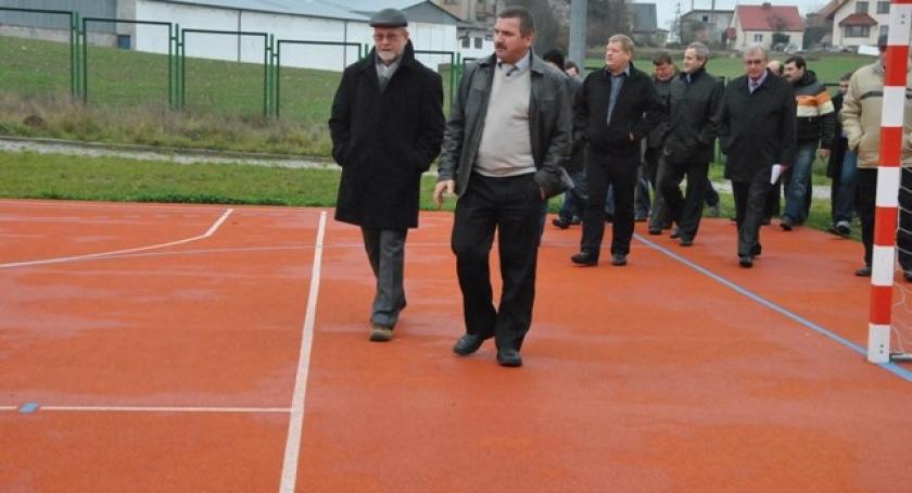 Sierakowice. Radni w terenie - obejrzeli najważniejsze inwestycje 