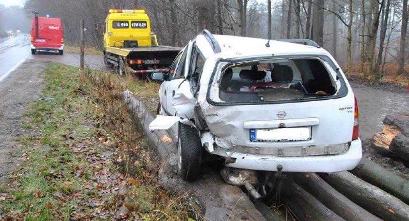 Karwacja. Zderzenie scanii z oplem - jedna osoba ranna