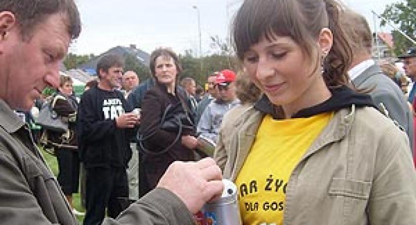 Młodzież z Eło zebrała ponad 8 tys. złotych. Występy zespołów... przy pustej widowni