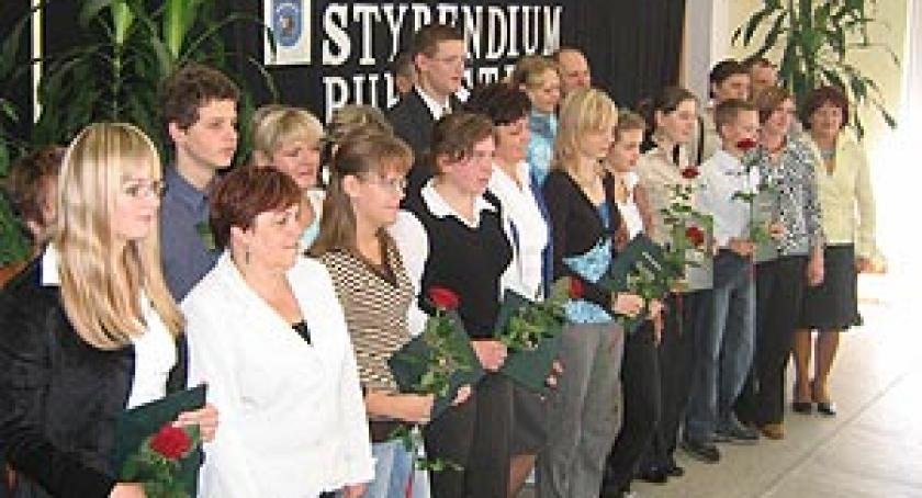 Burmistrz Kartuz przyznała stypendia najlepszym uczniom