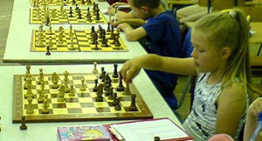 Hanna Stoltmann pokonała wszystkich rywali. Indywidualne Międzywojewódzkie Mistrzostwa Juniorów w Szachach