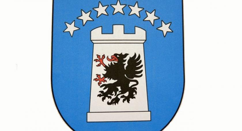 Powiat z nowym herbem i flagą