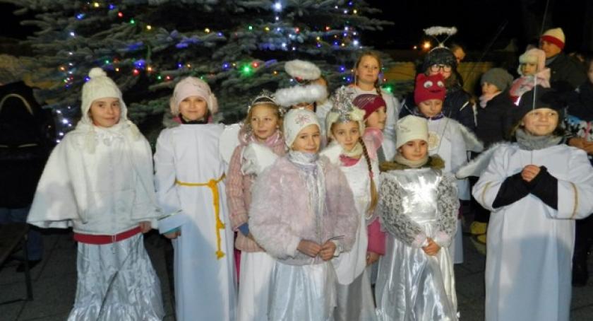 Żukowo. Świąteczny kiermasz na kościelnym dziedzińcu