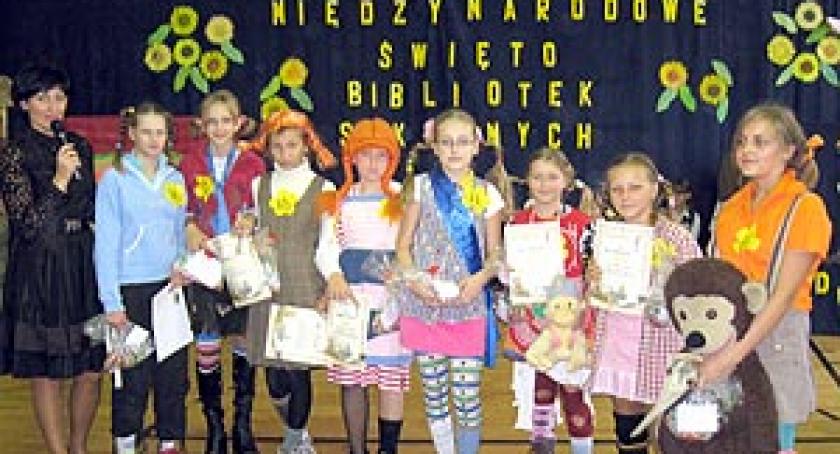 Popisy aktorskie i wybory Miss Pipi. Obchody Międzynarodowego Święta Bibliotek Szkolnych
