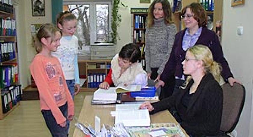 Trzeba zajrzeć do ich świata. Biblioteka Publiczna gminy Sierakowice