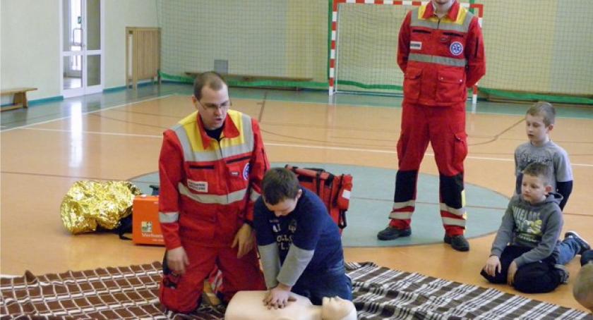 Kursy pierwszej pomocy dla uczniów i... policjantów