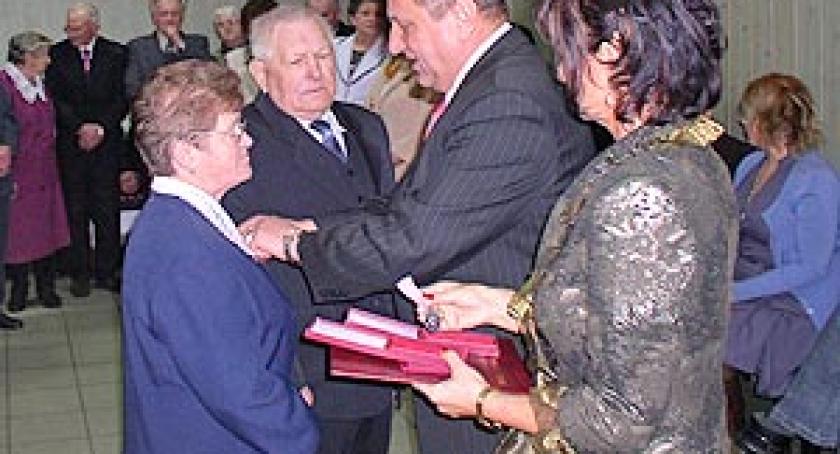 Medale, gratulacje i prezenty. Piętnaście par obchodziło Złote Gody