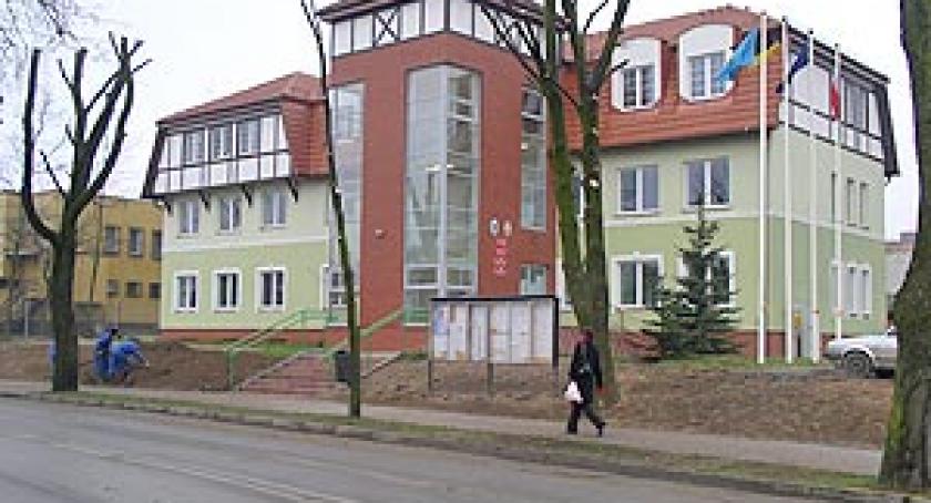Zmienił się nie do poznania. Nowy Urząd Gminy w Sierakowicach