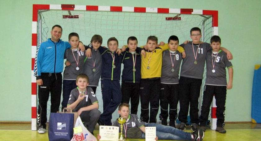 Młodzi szczypiorniści Cartusi już w wojewódzkich finałach