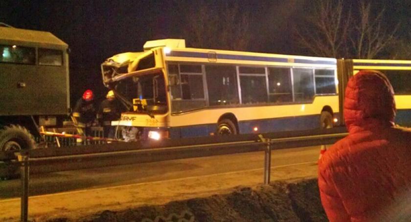 Borkowo. Autobus uderzył w słup