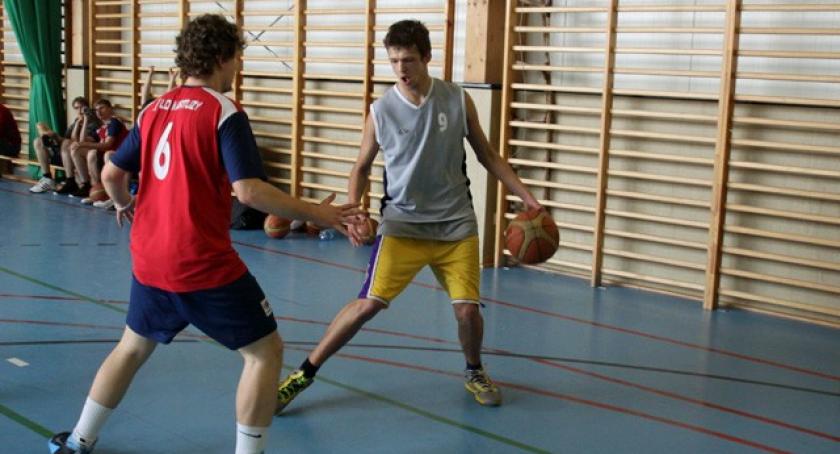 Koszykówka. I LO wygrywa powiatową licealiadę