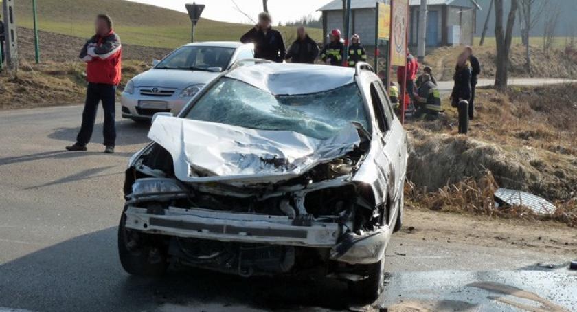 Łapalice. Zderzenie dwóch samochodów na 211-tce
