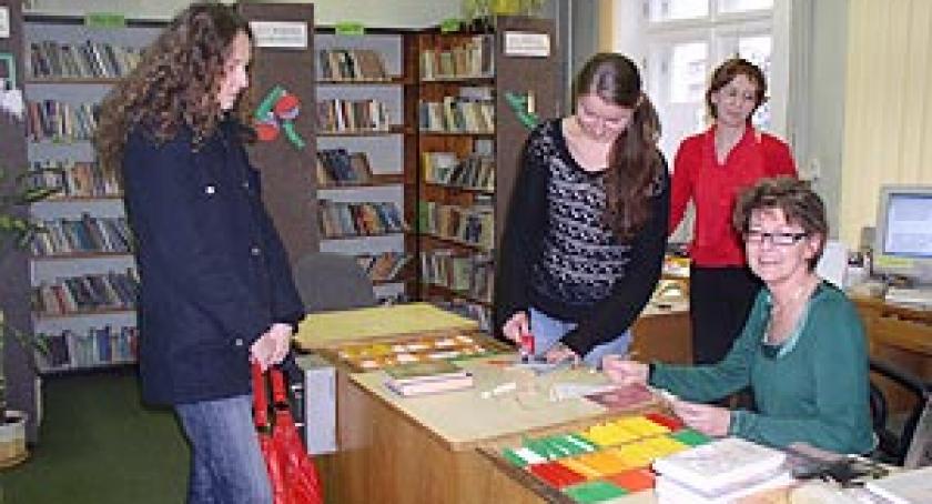 Kazimiery Nowickiej sposoby na czytelnika. Miejska i Powiatowa Biblioteka Publiczna w Kartuzach