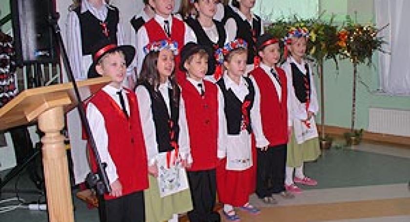 Barwy pór roku wyśpiewane przez uczniów