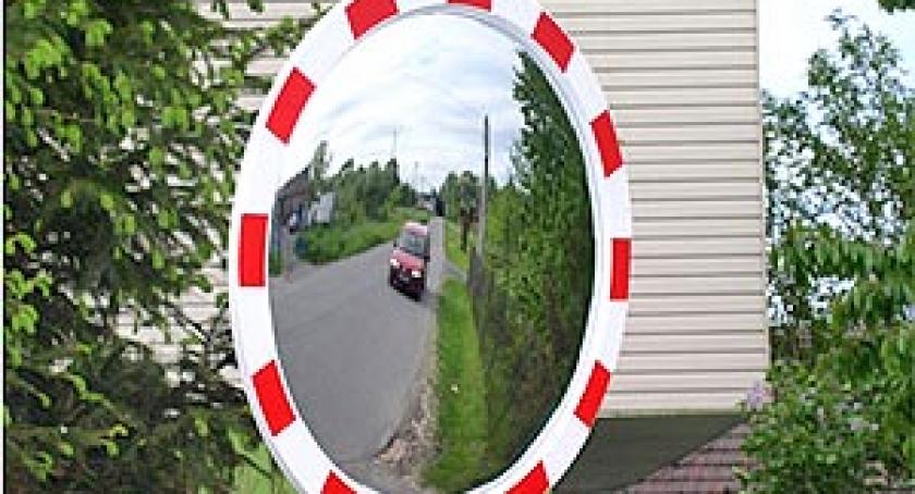 Kto ukradł lustro drogowe?