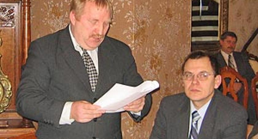R. Peek: Środki przeznaczone na ambulans wymagają wyjaśnień. XII sesja Rady Powiatu Kartuskiego