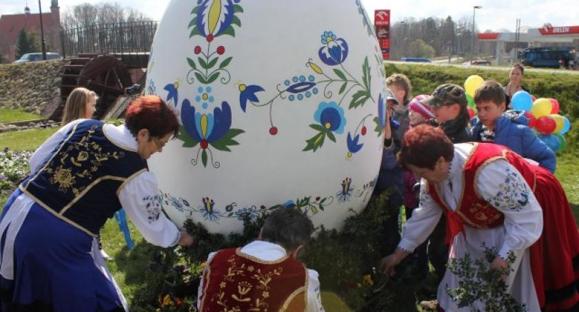 Żukowo wita dwumetrową pisanką