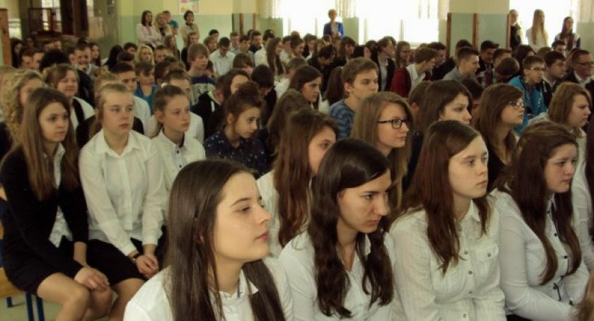 Kartuzy. Święto szkoły i certyfikaty dla uczniów