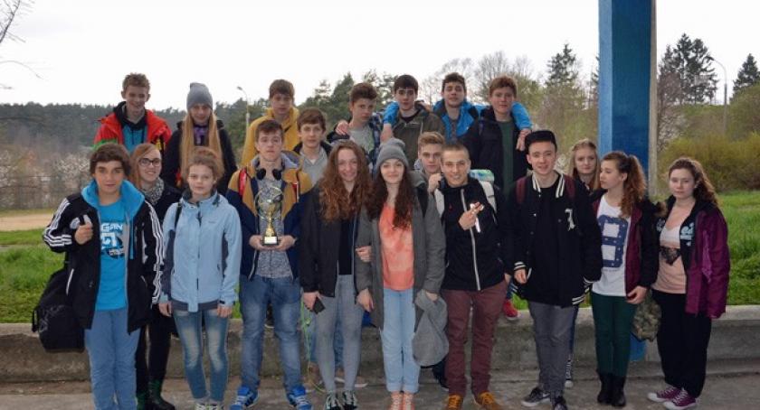 Pływanie. Trops bez liderów też mocny