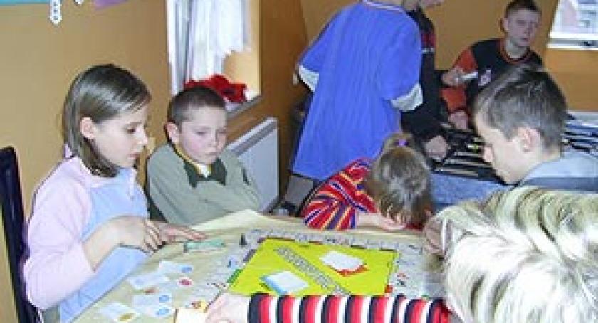 Kino, basen i bal karnawałowy. Zimowisko w kartuskim  środowiskowym domu samopomoocy