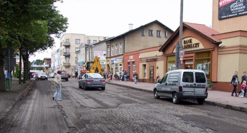 Urzędnik kartuskiego magistratu z zarzutami ws. remontu ulicy Dworcowej 