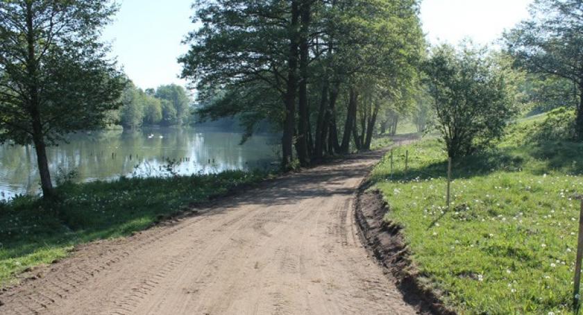 Trasa pieszo - rowerowa w Chmielonku na ukończeniu