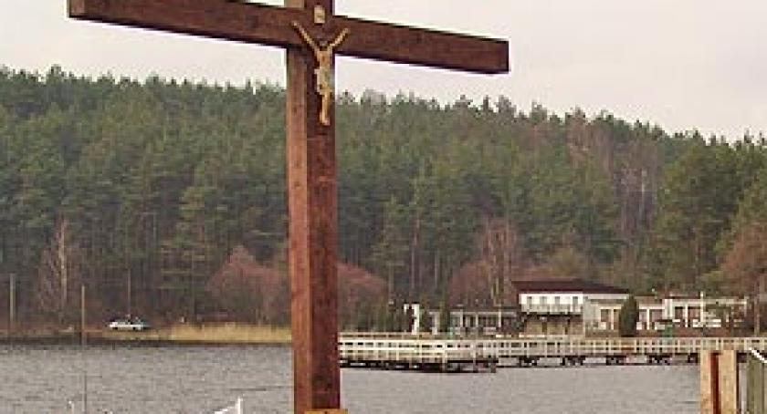 Prokuratura wszczęła śledztwo w sprawie znieważenia pomnika J. Dambka. Trojanowscy nie pozostają obojętni i również złożyli pismo