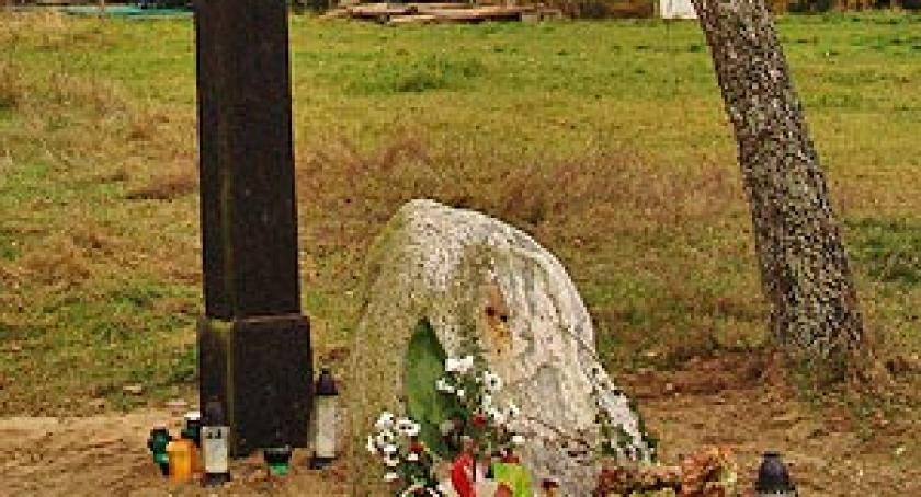 Sprawa o znieważenie pomnika i krzyża w Gołubiu umorzona. Roman Dambek: To jest niemożliwe