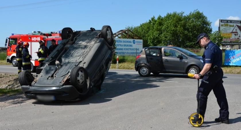 Żukowo. Wypadek z dachowaniem. Poszkodowane dziecko
