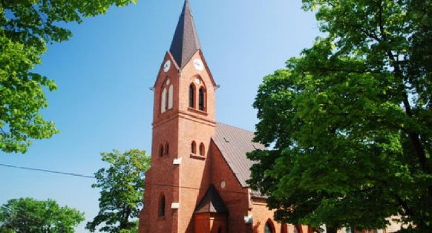 Sierakowice. Gmina kupi od parafii 1,5 ha działkę