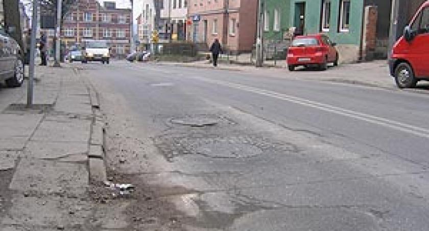Awaria kolektora kanalizacji sanitarnej w Kartuzach na ulicy Gdańskiej. Od czwartku będą obowiązywały objazdy